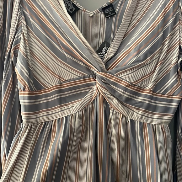 Cute boho blouse, new with tags. - Picture 3 of 5